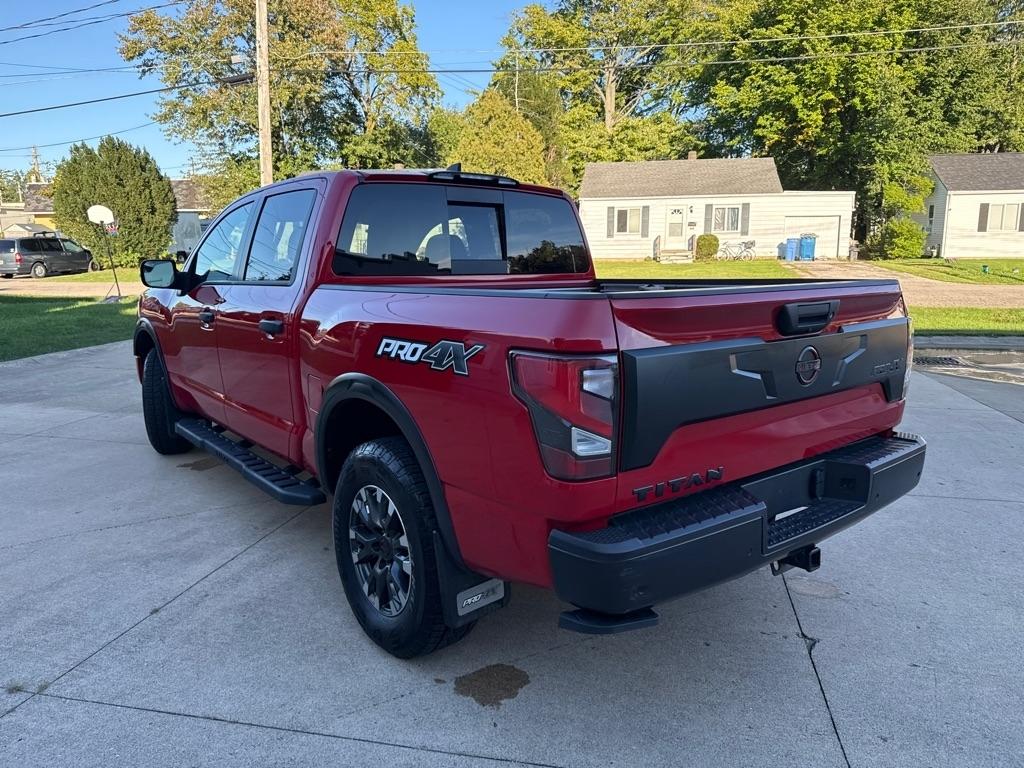 Nissan Titan PRO-4X Crew Cab 4WD 2024
