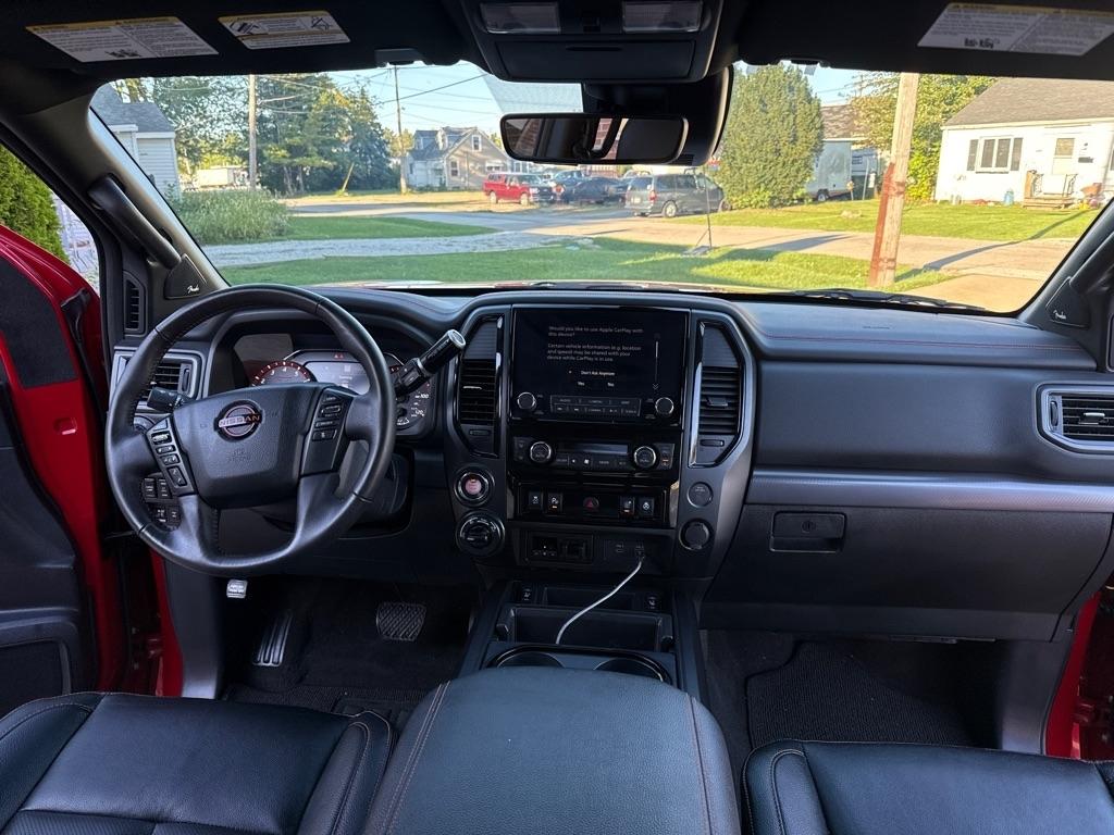 Nissan Titan PRO-4X Crew Cab 4WD 2024
