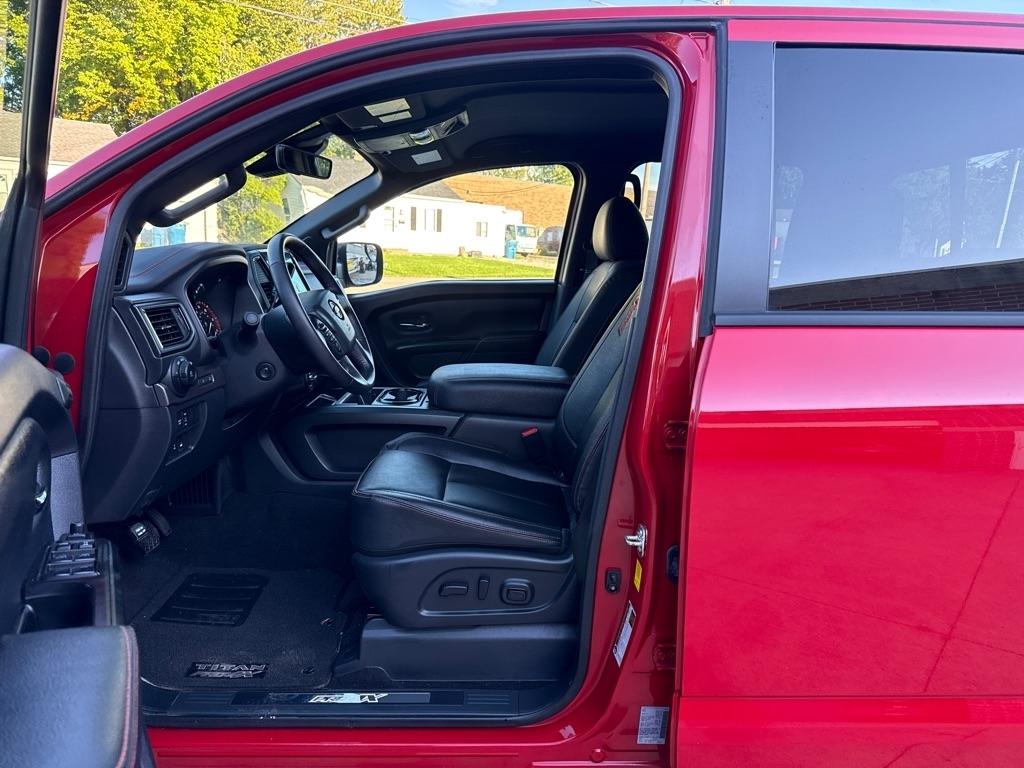 Nissan Titan PRO-4X Crew Cab 4WD 2024