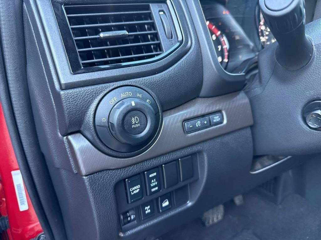 Nissan Titan PRO-4X Crew Cab 4WD 2024