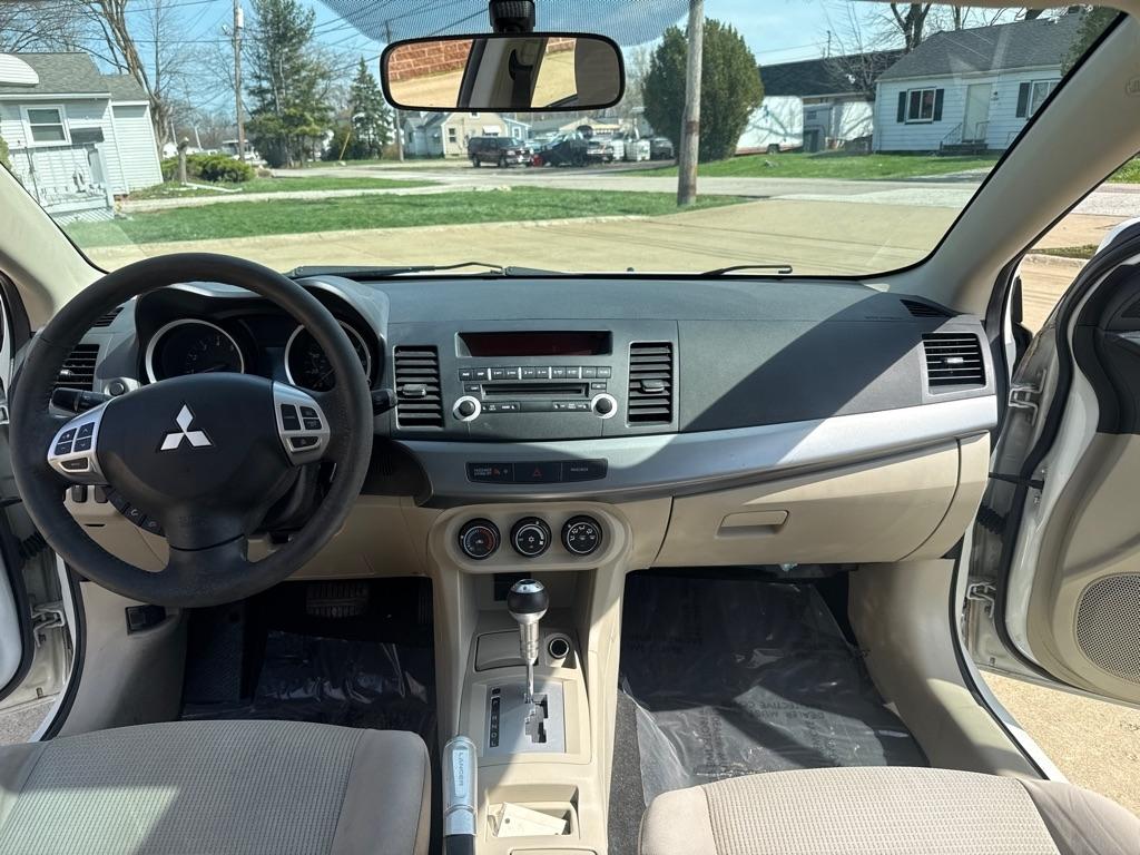 Mitsubishi Lancer ES 2011