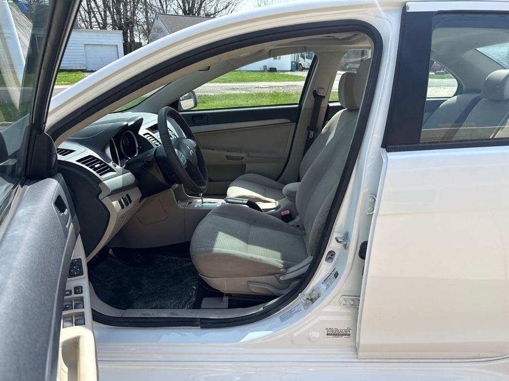 Mitsubishi Lancer ES 2011