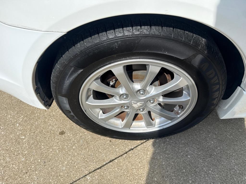 Mitsubishi Lancer ES 2011