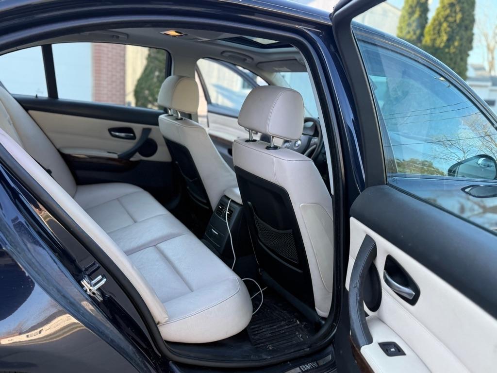 BMW 3-Series 328xi 2009