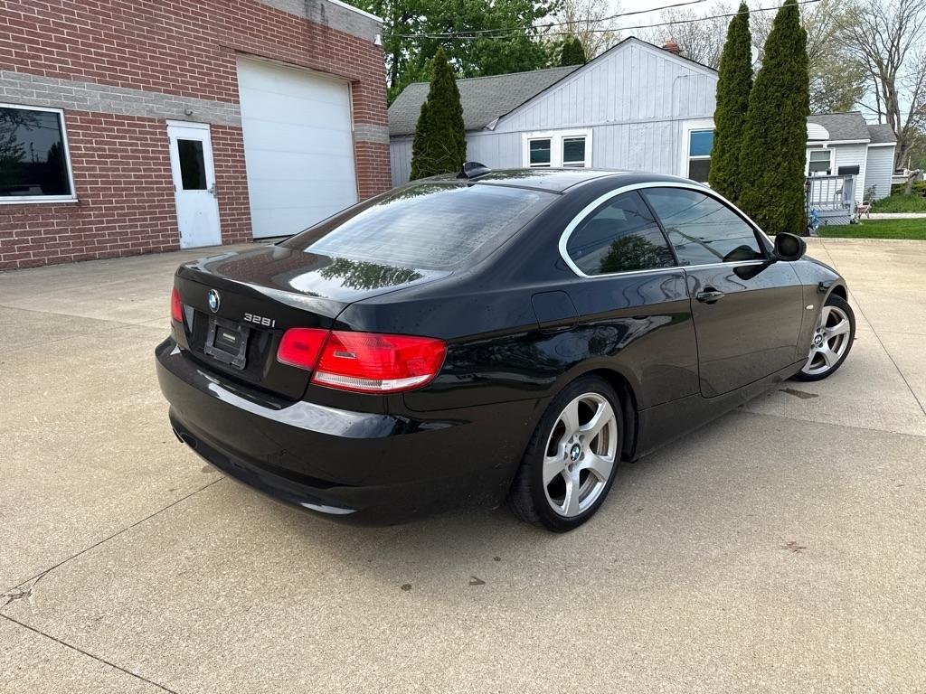 BMW 3-Series 328i Coupe 2010