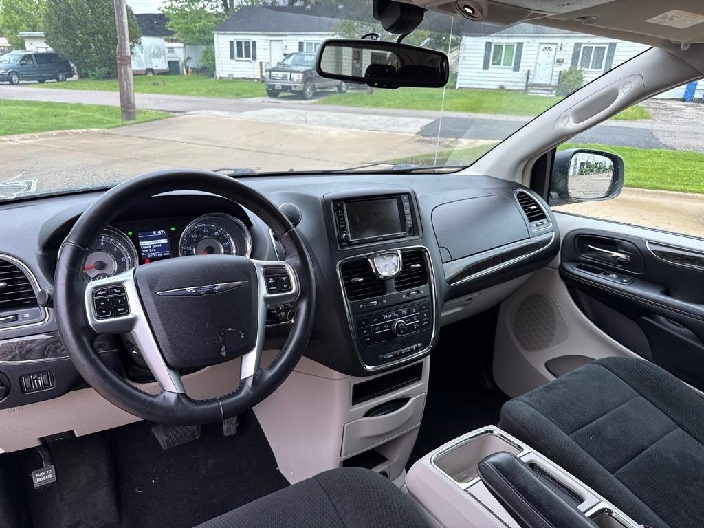 Chrysler Town & Country Touring 2012