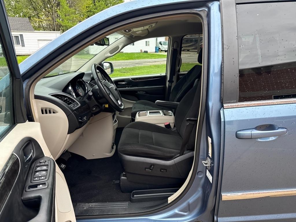 Chrysler Town & Country Touring 2012