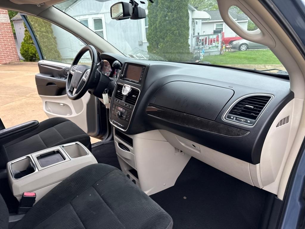 Chrysler Town & Country Touring 2012