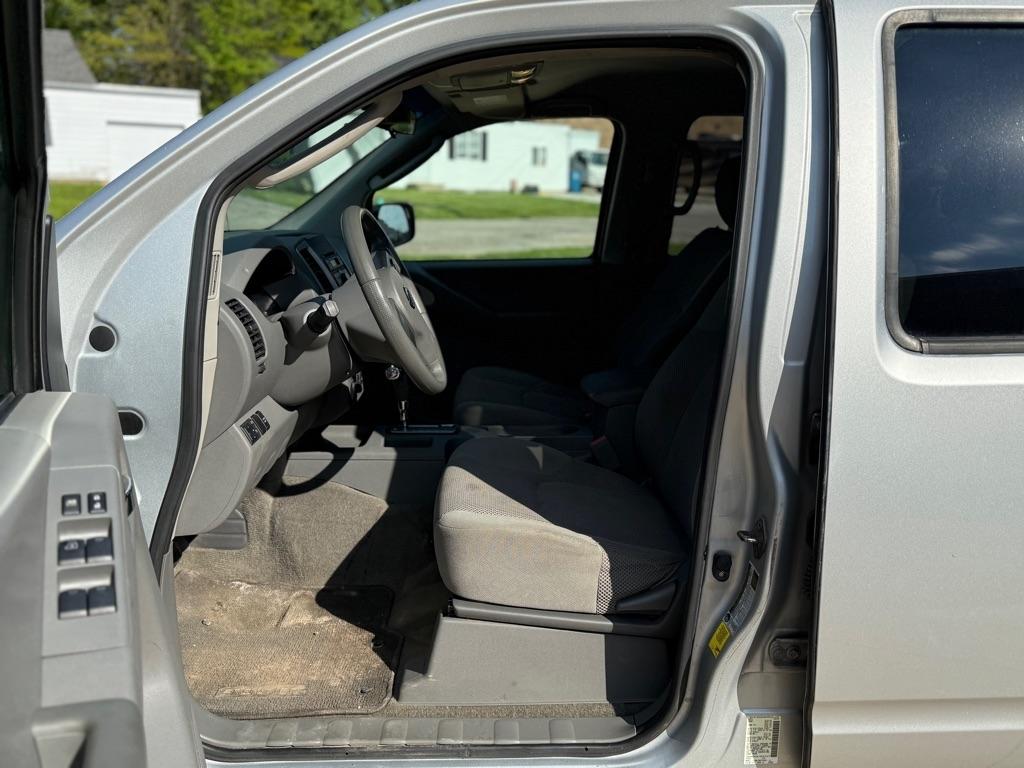 Nissan Frontier SE Crew Cab 4WD 2010