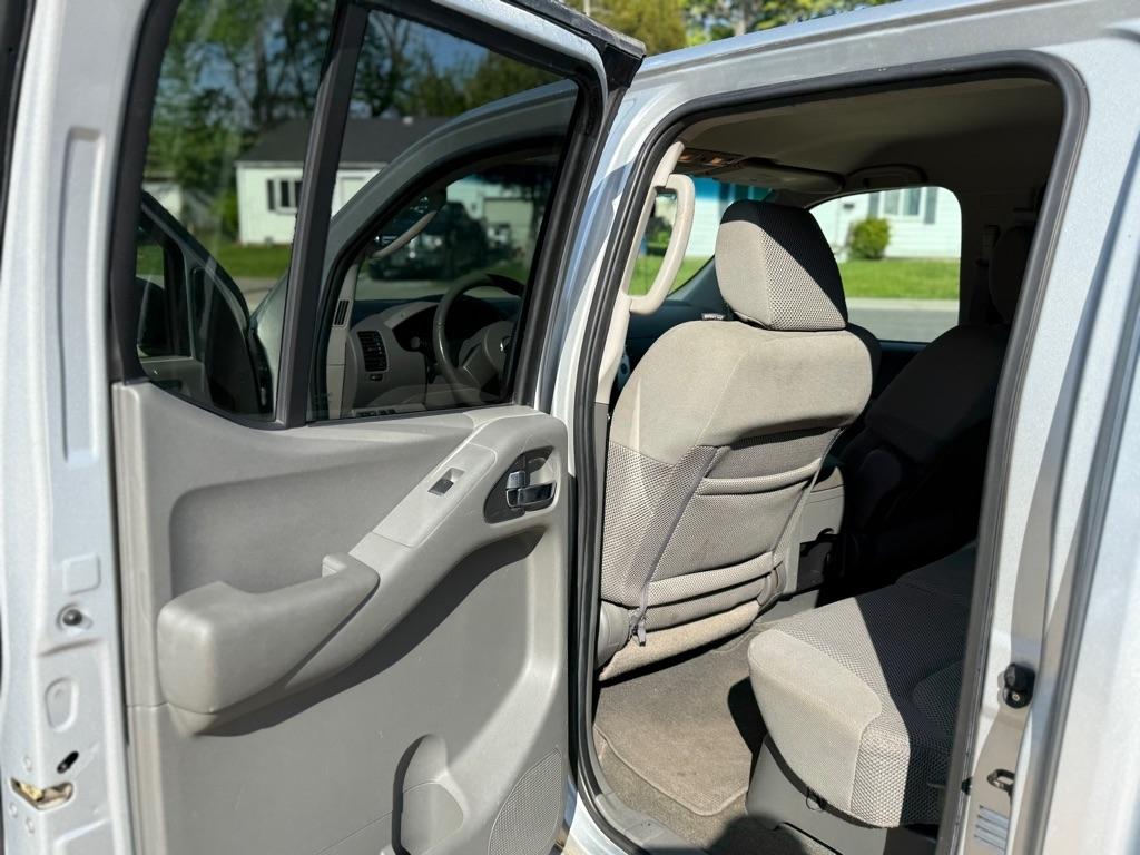 Nissan Frontier SE Crew Cab 4WD 2010
