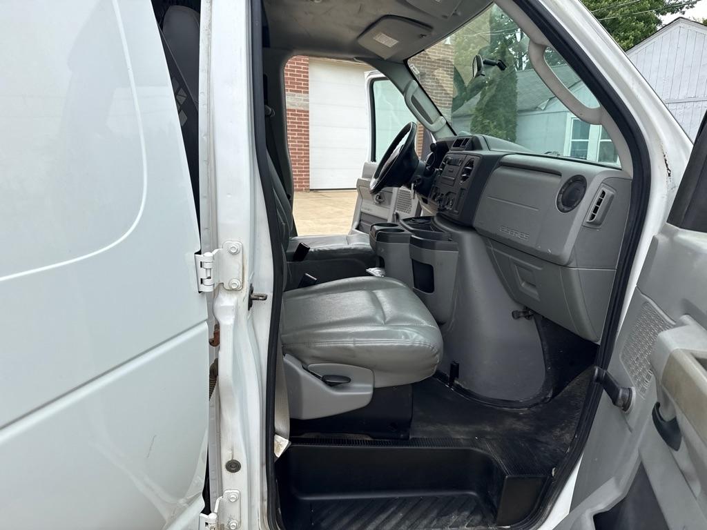 Ford Econoline E-150 2010
