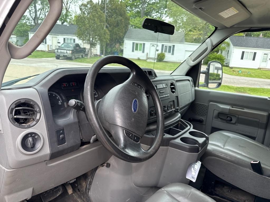 Ford Econoline E-150 2010