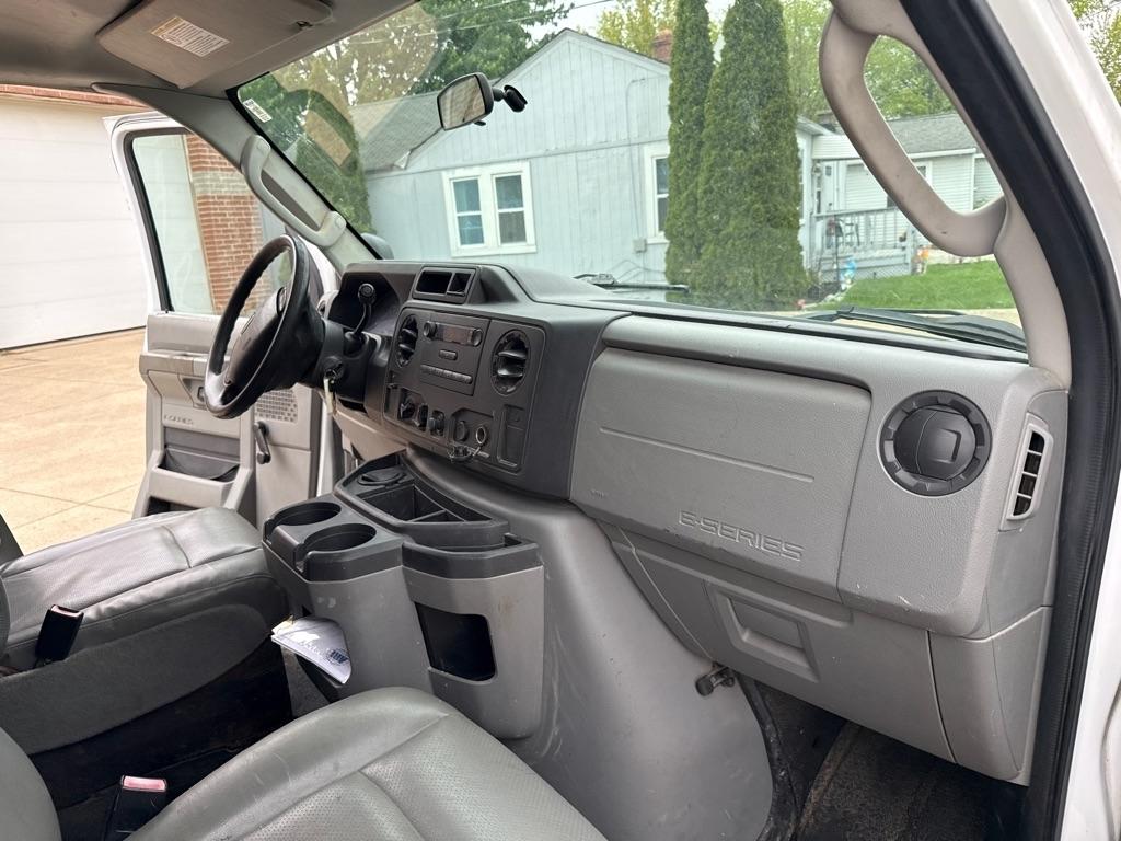Ford Econoline E-150 2010