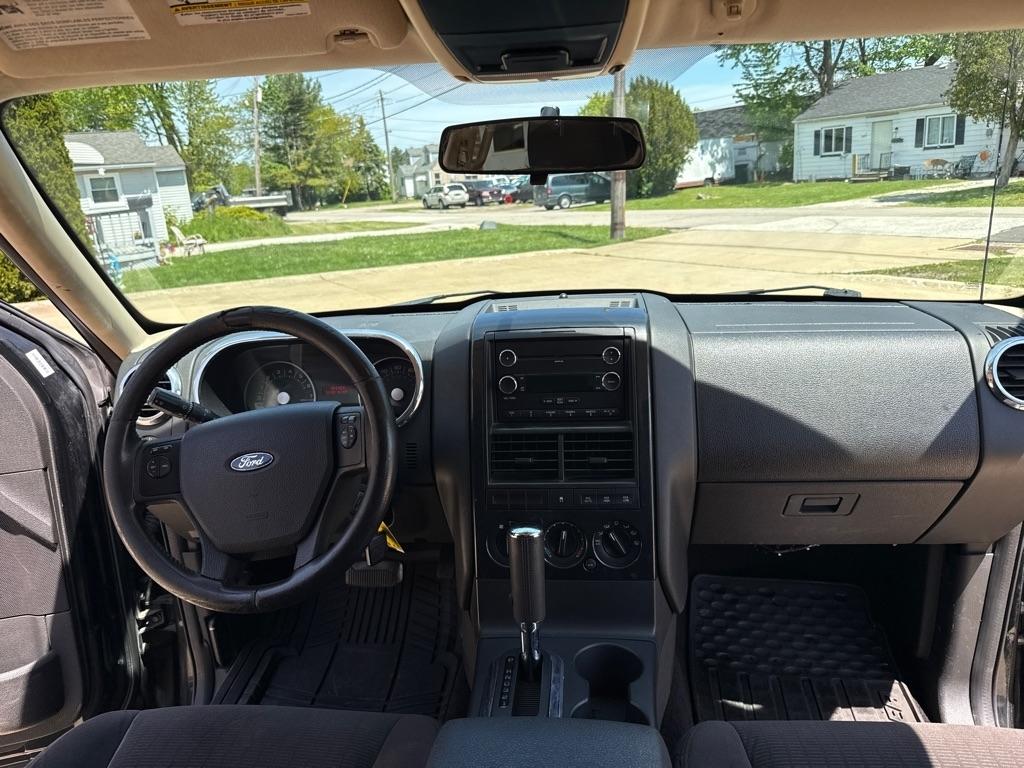 Ford Explorer XLT 4.0L 4WD 2010