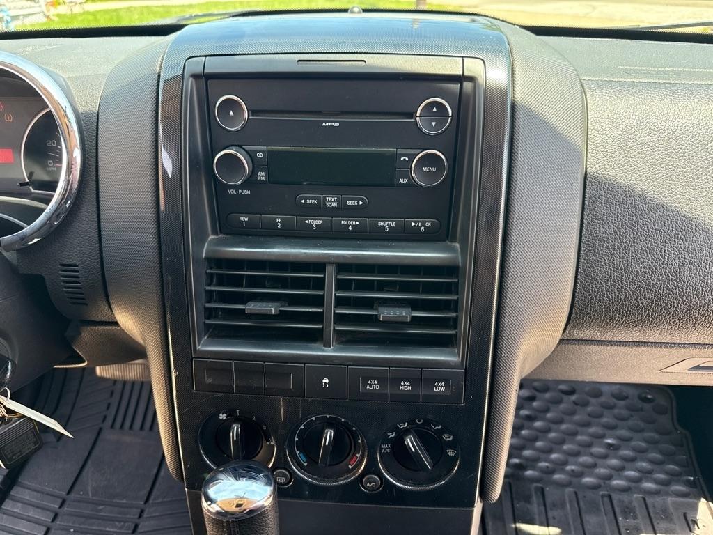 Ford Explorer XLT 4.0L 4WD 2010
