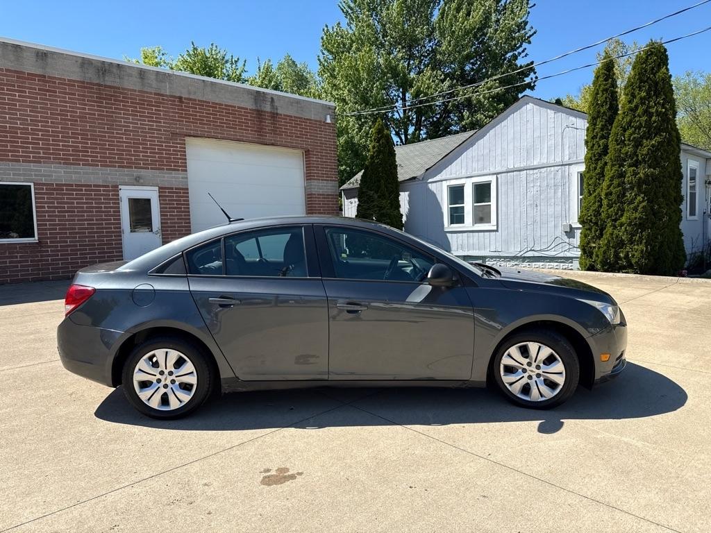 Chevrolet Cruze LS Auto 2013