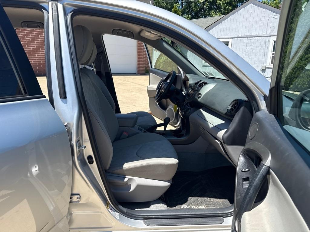 Toyota RAV4  2010