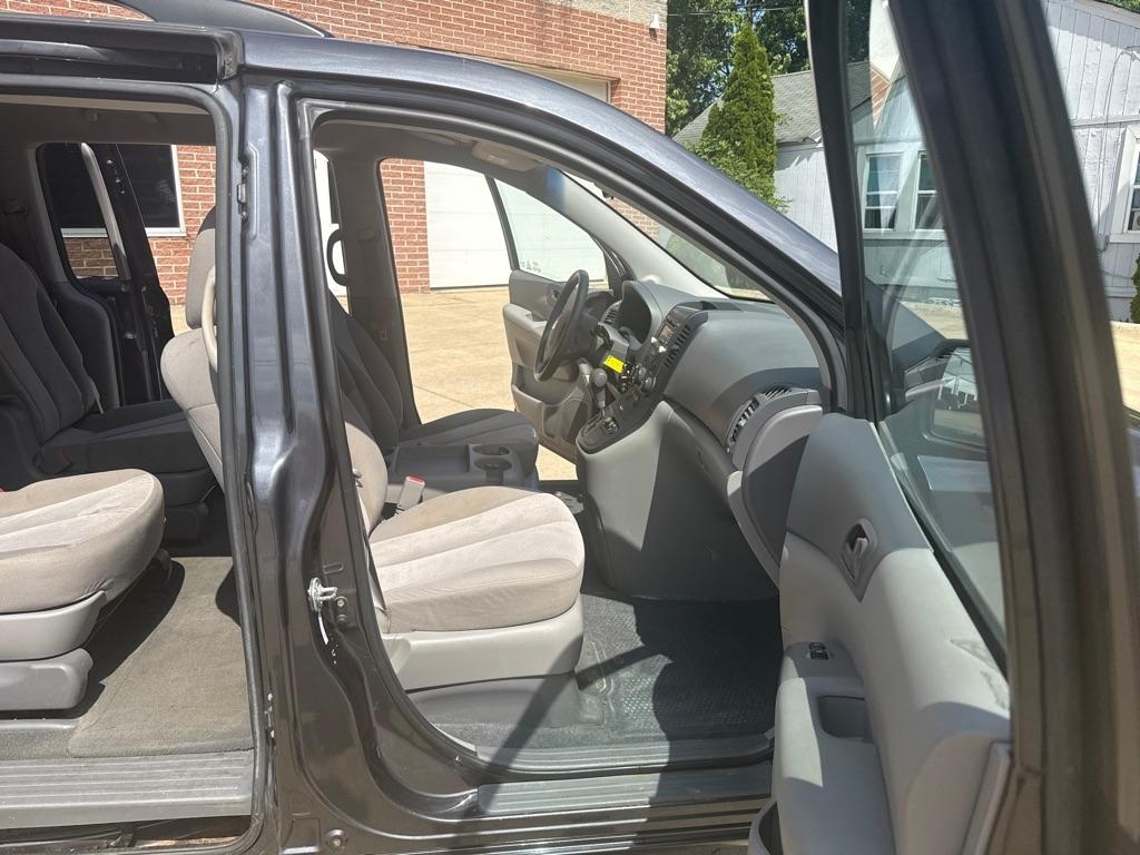 Kia Sedona LX LWB 2012