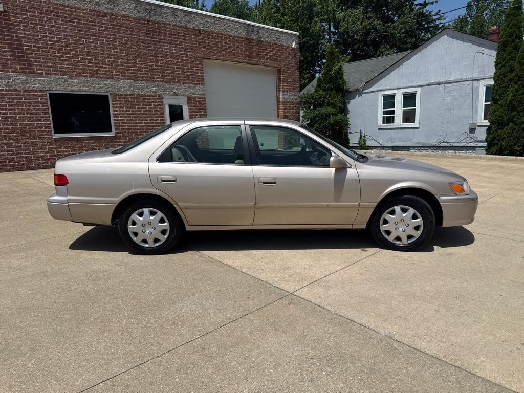 Toyota Camry CE 2000