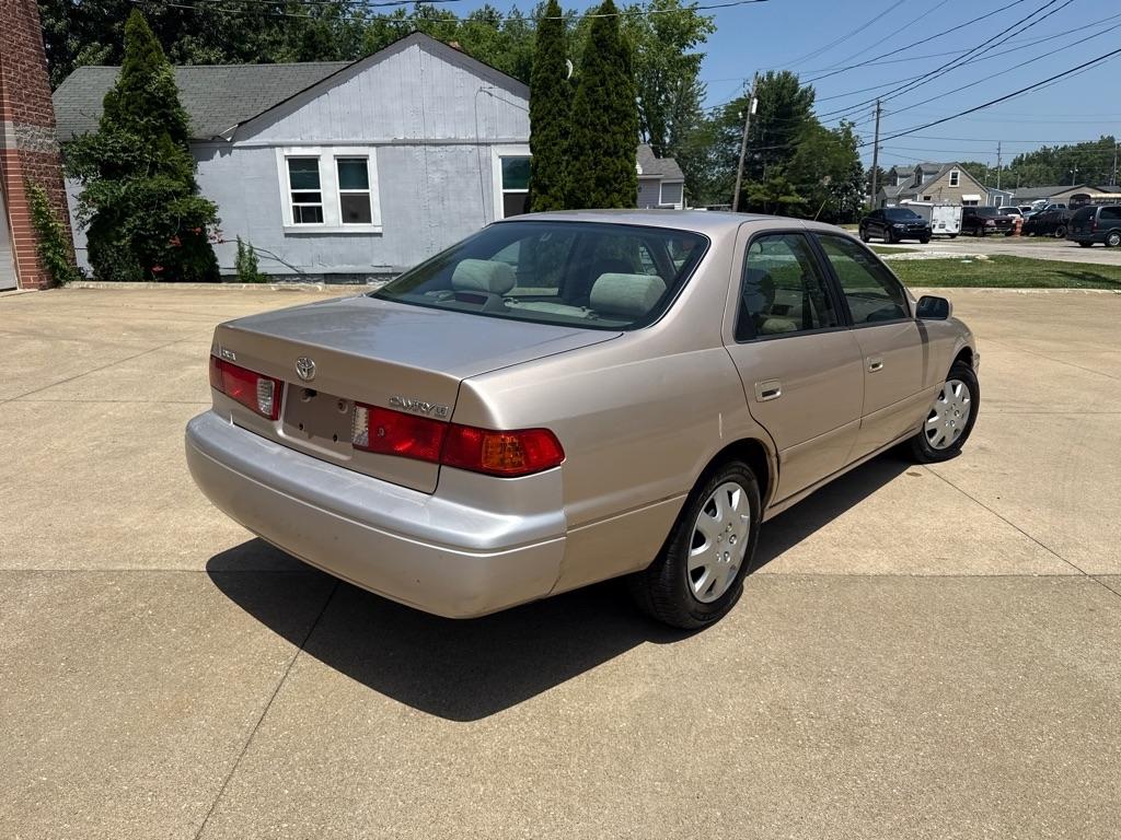 Toyota Camry CE 2000