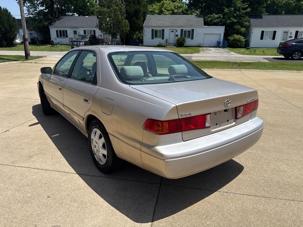 Toyota Camry CE 2000