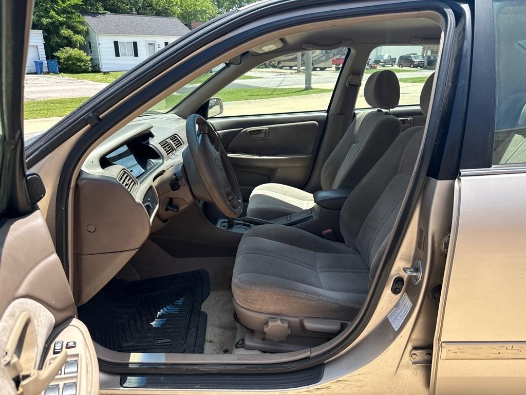 Toyota Camry CE 2000