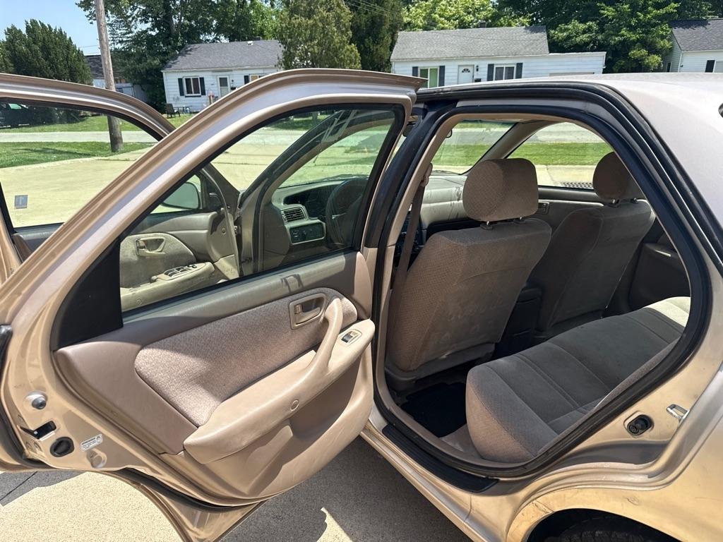 Toyota Camry CE 2000