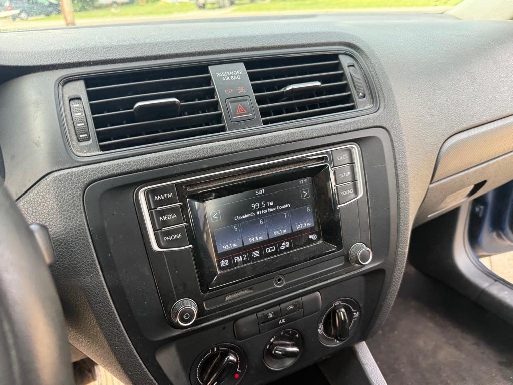 Volkswagen Jetta 1.4T S 6A 2016