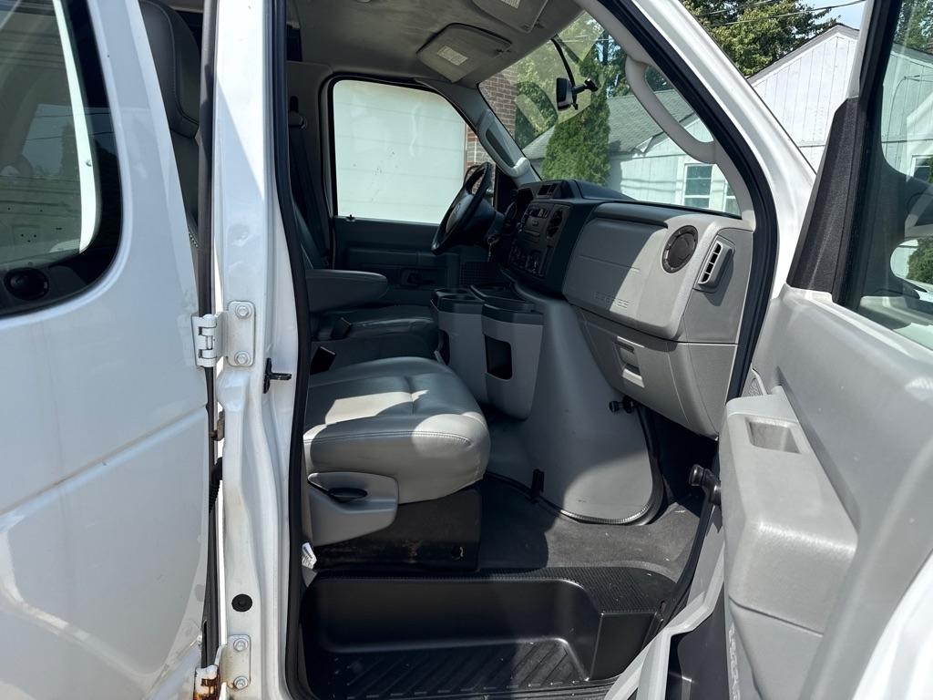 Ford Econoline E-150 2009