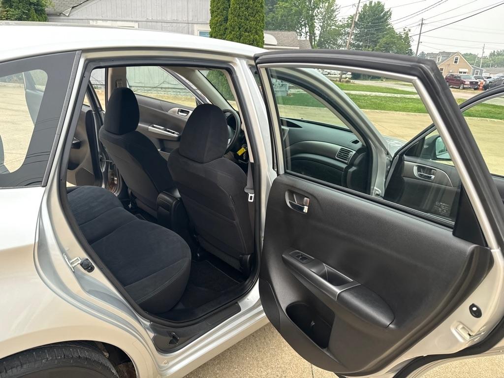 Subaru Impreza 2.5i 5-door 2011