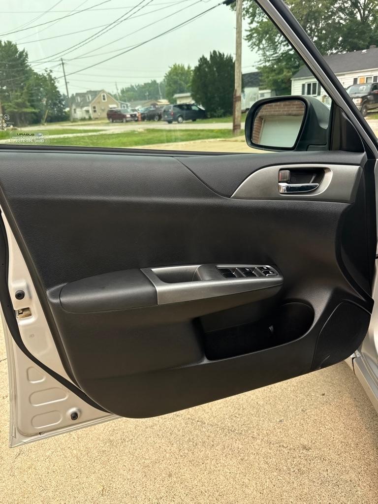 Subaru Impreza 2.5i 5-door 2011