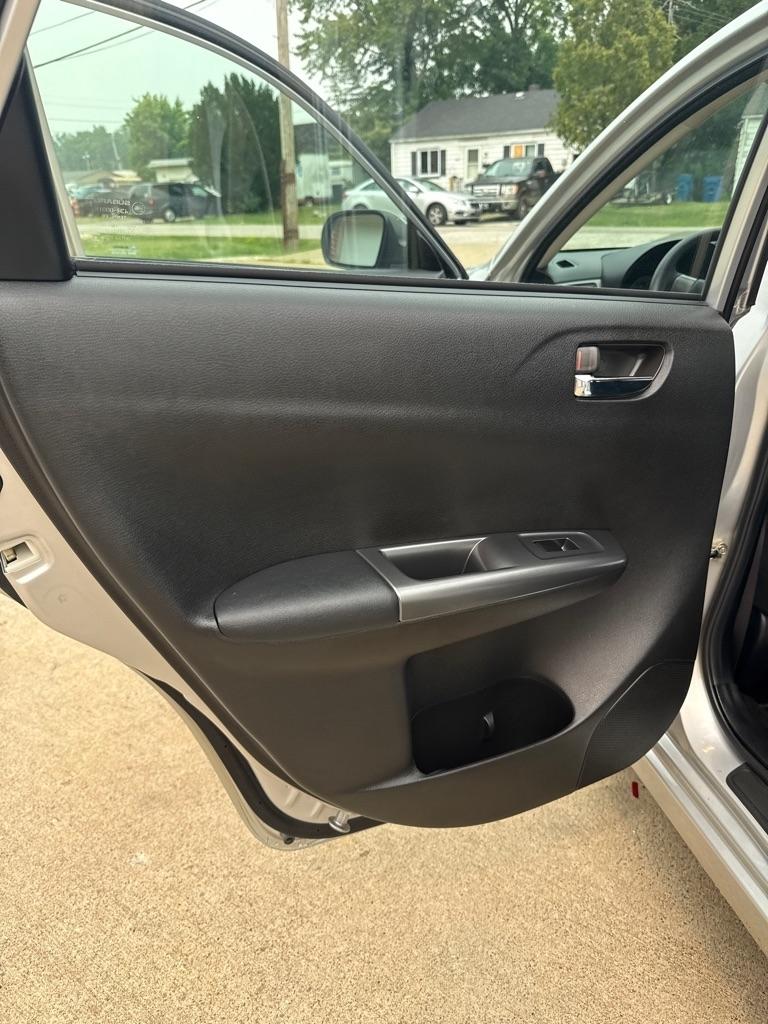 Subaru Impreza 2.5i 5-door 2011
