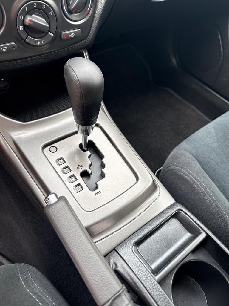 Subaru Impreza 2.5i 5-door 2011