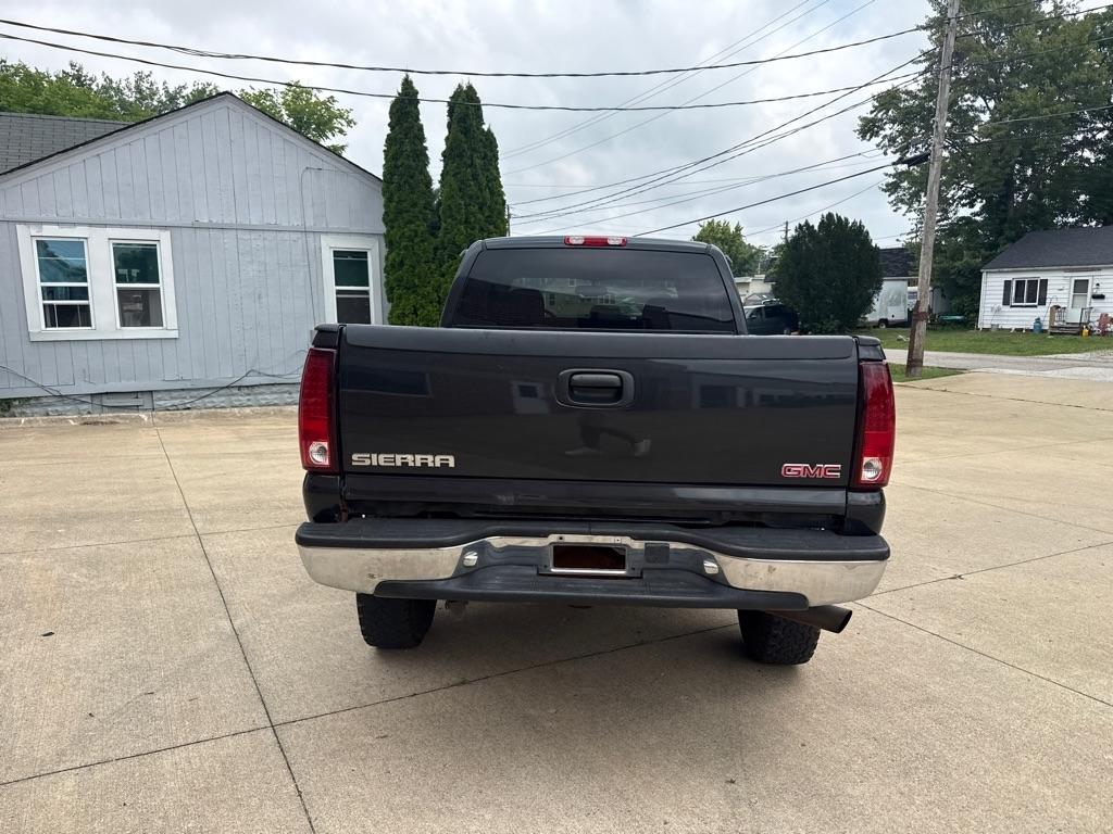 GMC Sierra 2500HD Ext. Cab Short Bed 4WD 2005