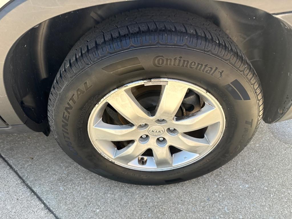 Kia Sorento LX 2WD 2011