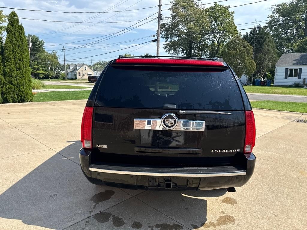 Cadillac Escalade AWD Premium 2011