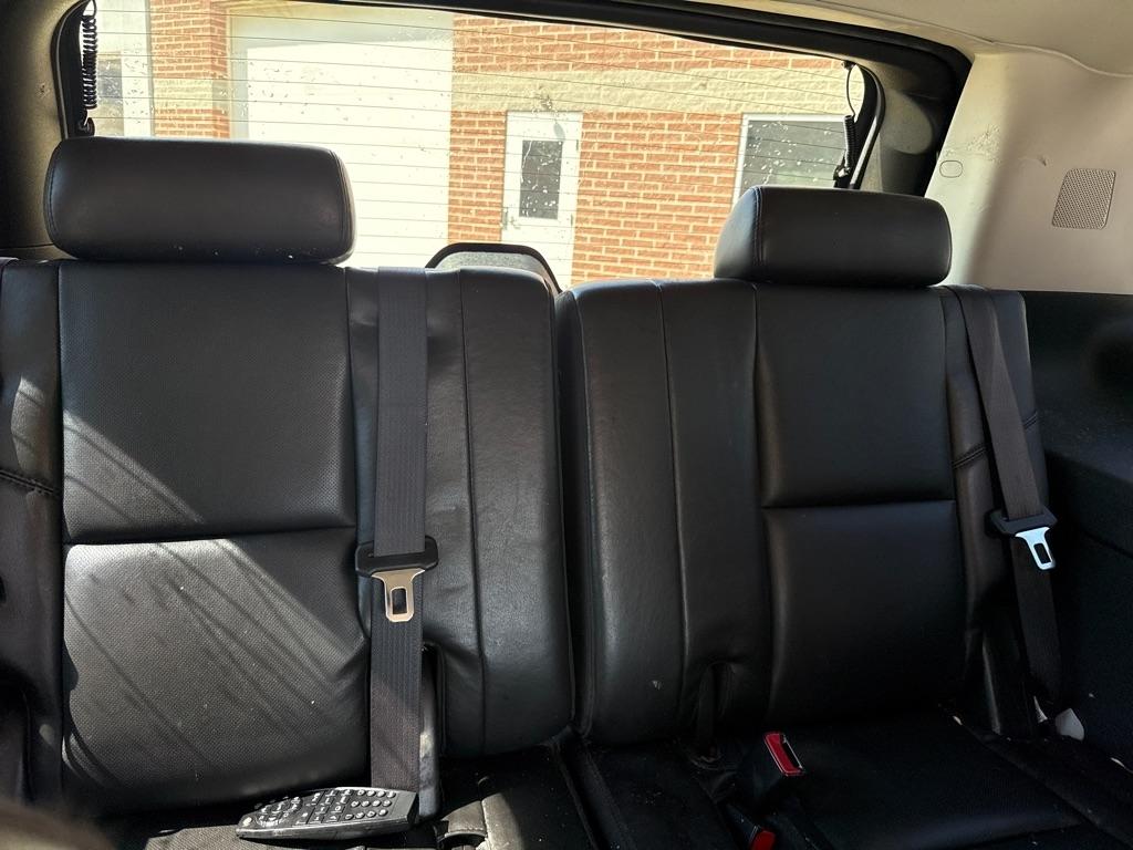 Cadillac Escalade AWD Premium 2011