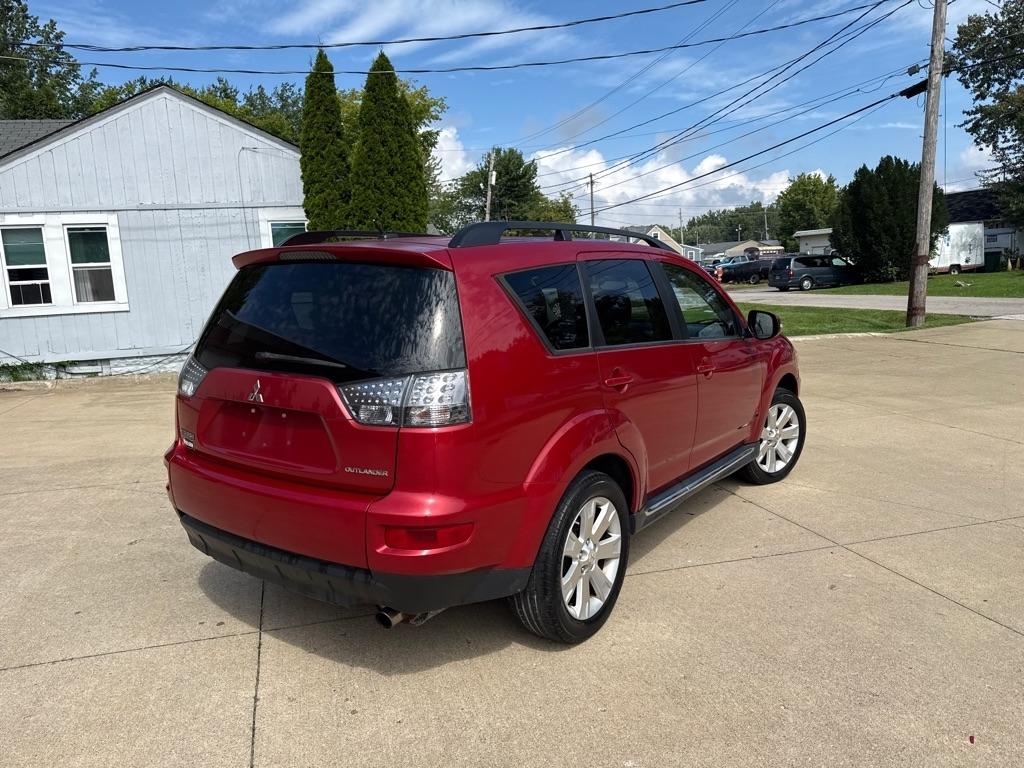Mitsubishi Outlander SE 2WD 2011
