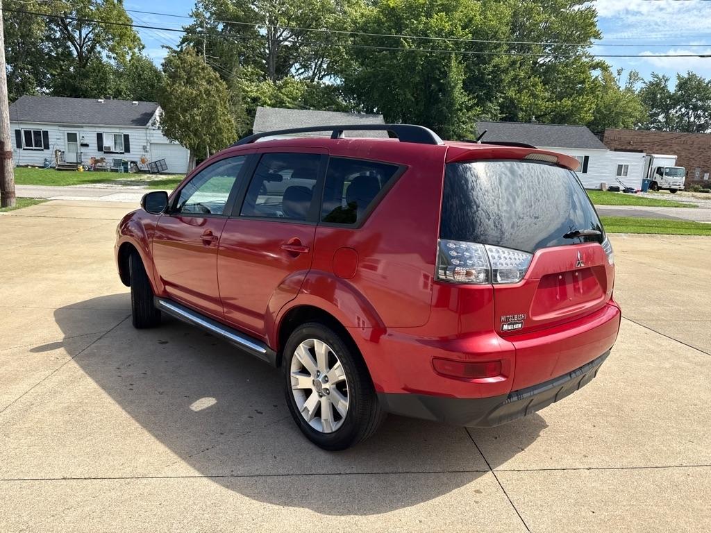 Mitsubishi Outlander SE 2WD 2011