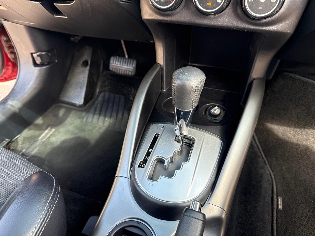 Mitsubishi Outlander SE 2WD 2011