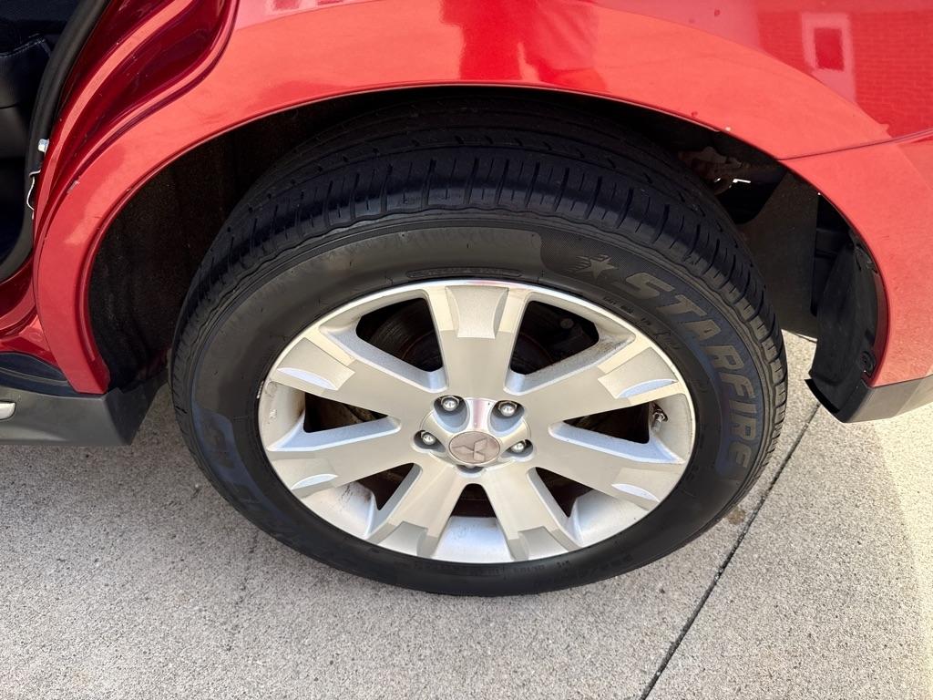 Mitsubishi Outlander SE 2WD 2011
