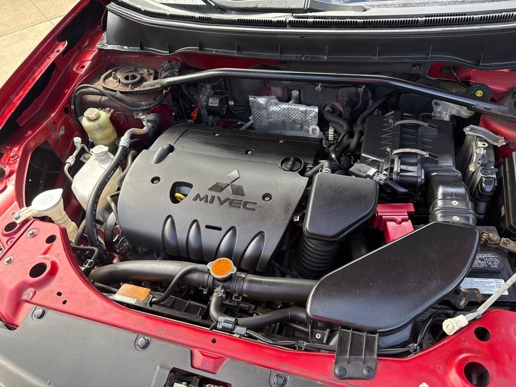 Mitsubishi Outlander SE 2WD 2011