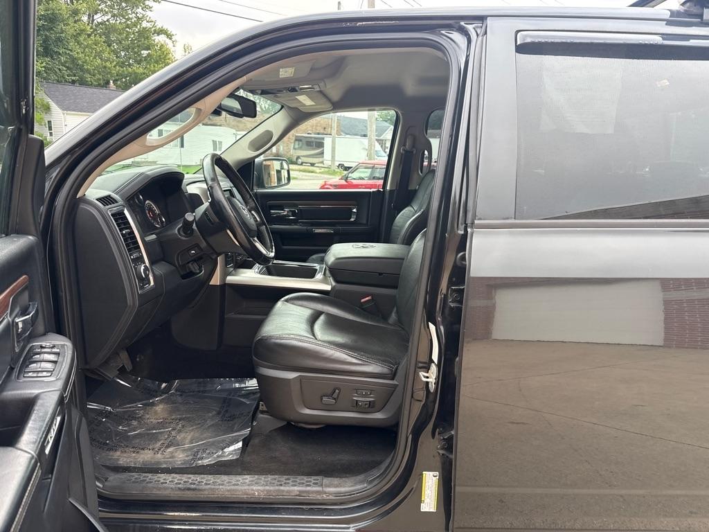RAM 1500 Laramie Crew Cab SWB 4WD 2016
