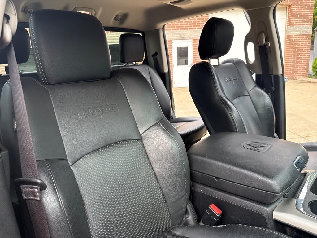 RAM 1500 Laramie Crew Cab SWB 4WD 2016