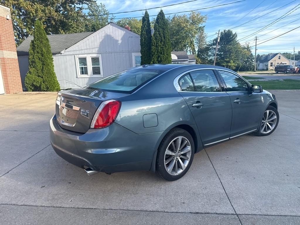 Lincoln MKS  2010