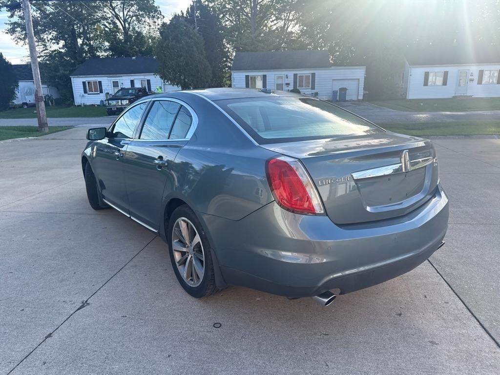 Lincoln MKS  2010