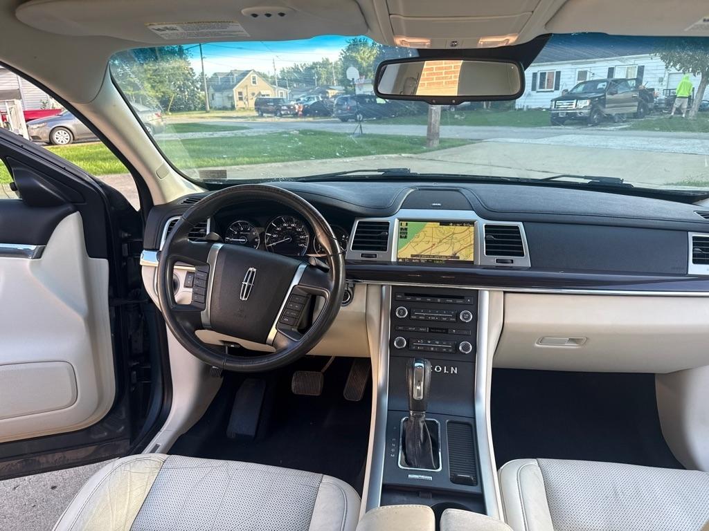 Lincoln MKS  2010
