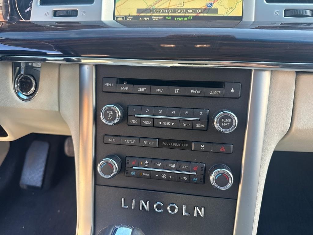 Lincoln MKS  2010