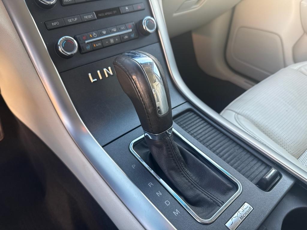 Lincoln MKS  2010