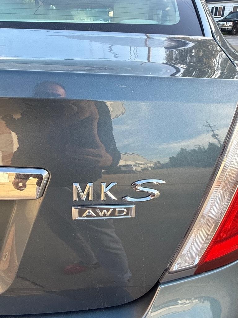 Lincoln MKS  2010